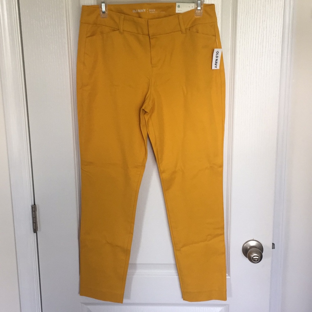 Old Navy Mid-Rise Ankle Pixie Pants